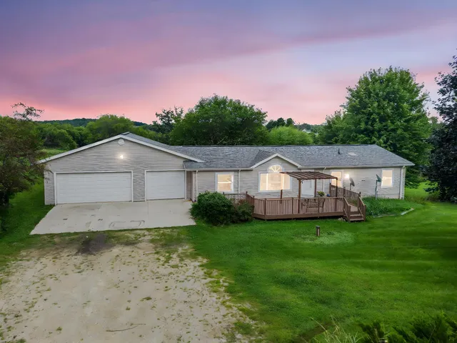 $649,000 | N3884 County Rd T T, Columbus, WI 53925