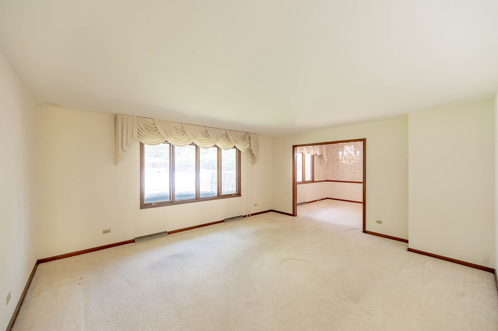 815 Ruth Drive Elgin, IL 60123 - Photo 6 of 20 Gallery Image 6