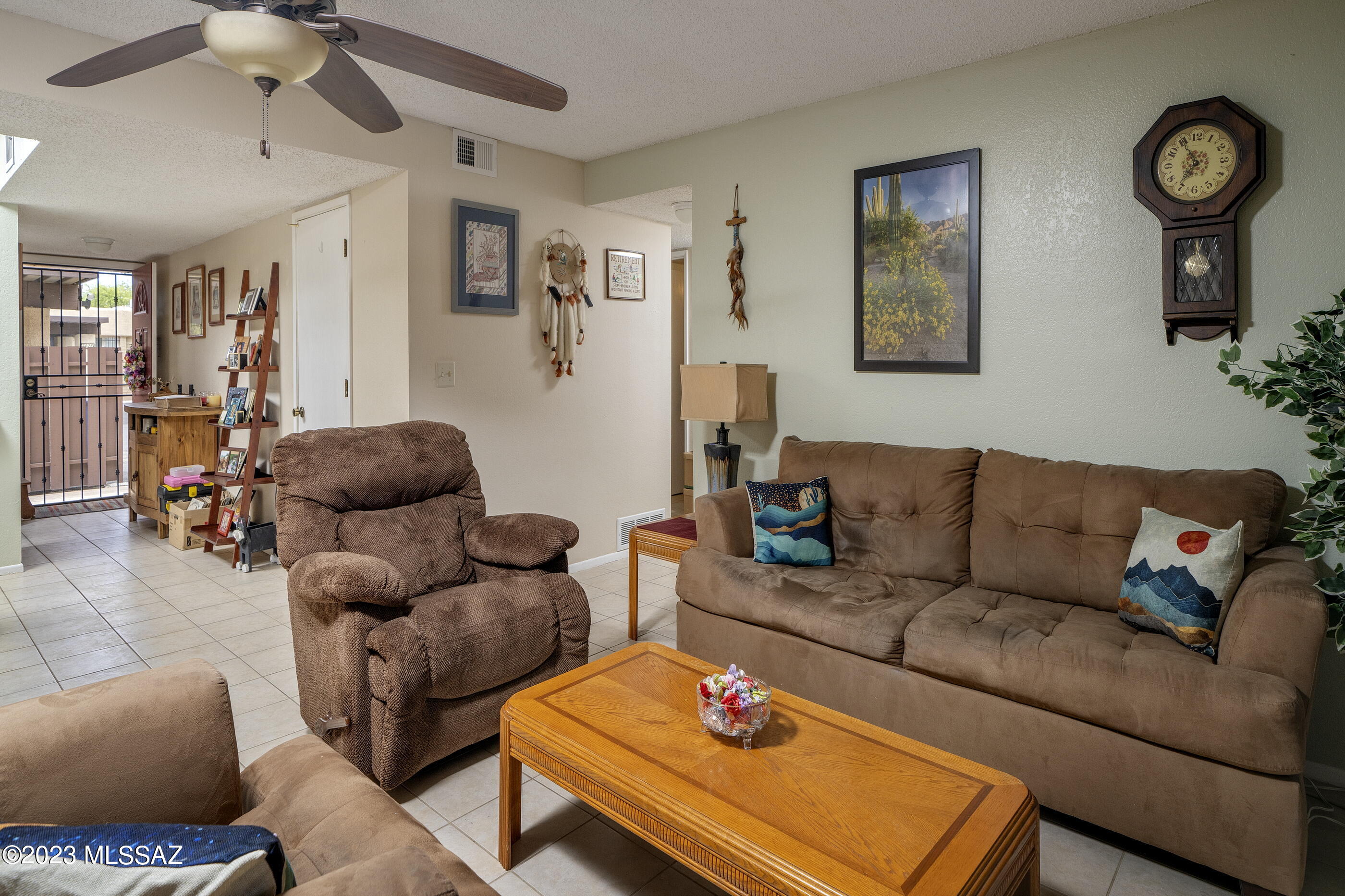 670 South Pantano Road, Unit E Tucson, AZ 85710 - Photo 7 of 17 a living room with furniture and a dining table