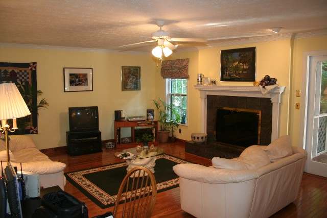 203 Sweetwater Road Greer, SC 29650 - Photo 2 of 9 Gallery Image 2