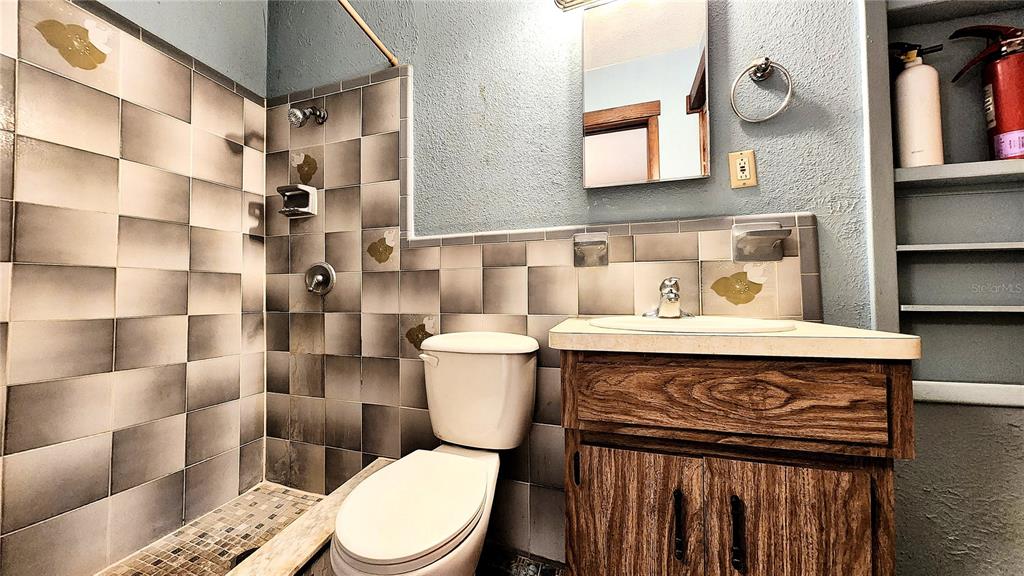 6321 Runnel Drive New Port Richey, FL 34653 - Photo 9 of 18 a bathroom with a toilet a sink and a shower