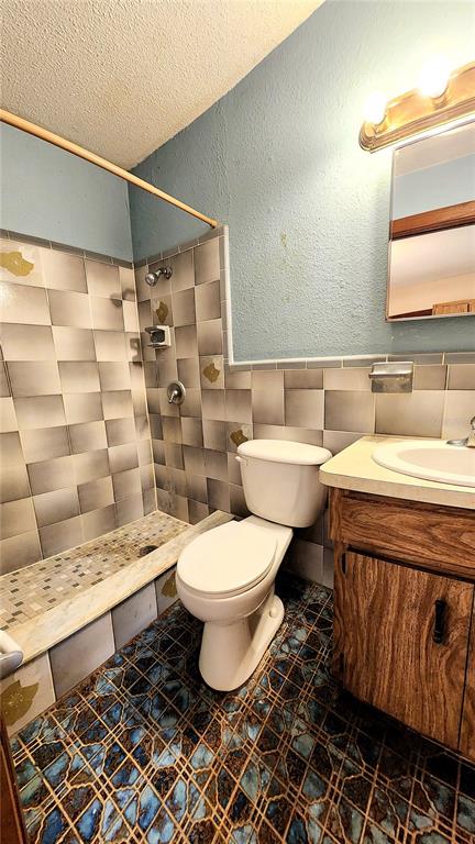 6321 Runnel Drive New Port Richey, FL 34653 - Photo 10 of 18 a bathroom with a sink toilet and shower