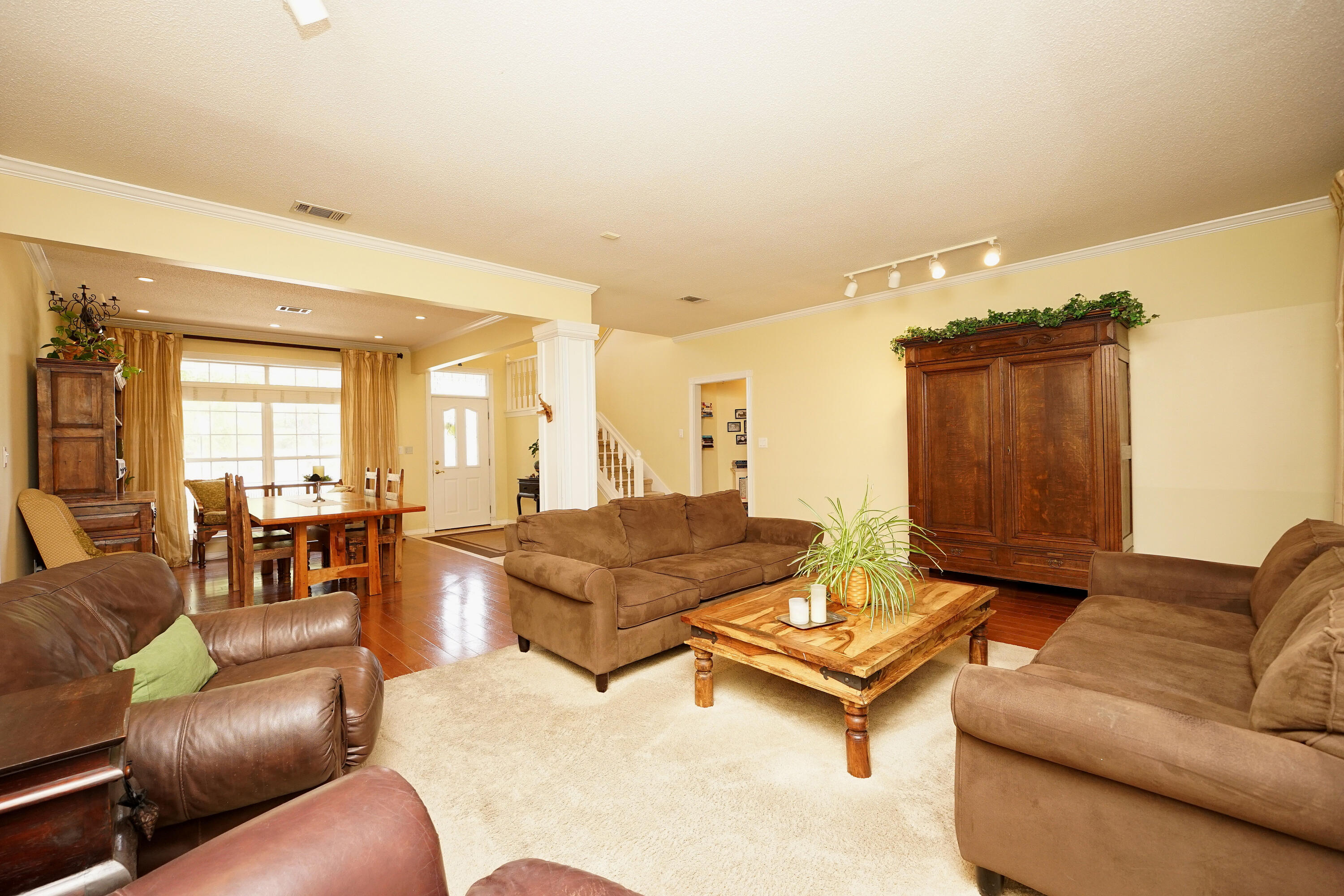 941 Ruckel Drive Niceville, FL 32578 - Photo 14 of 57 a living room with furniture and a couch