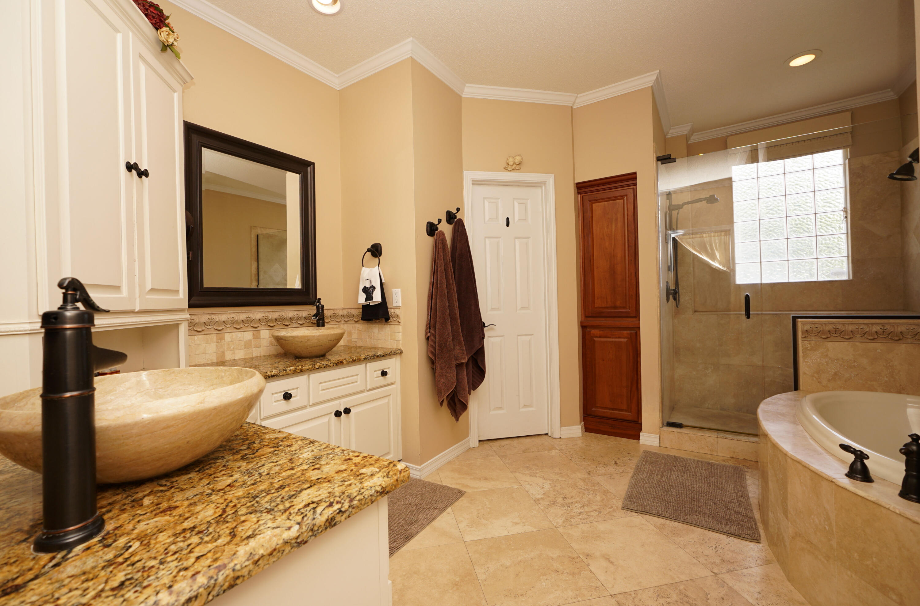 941 Ruckel Drive Niceville, FL 32578 - Photo 34 of 57 a spacious bathroom with a tub sink and mirror