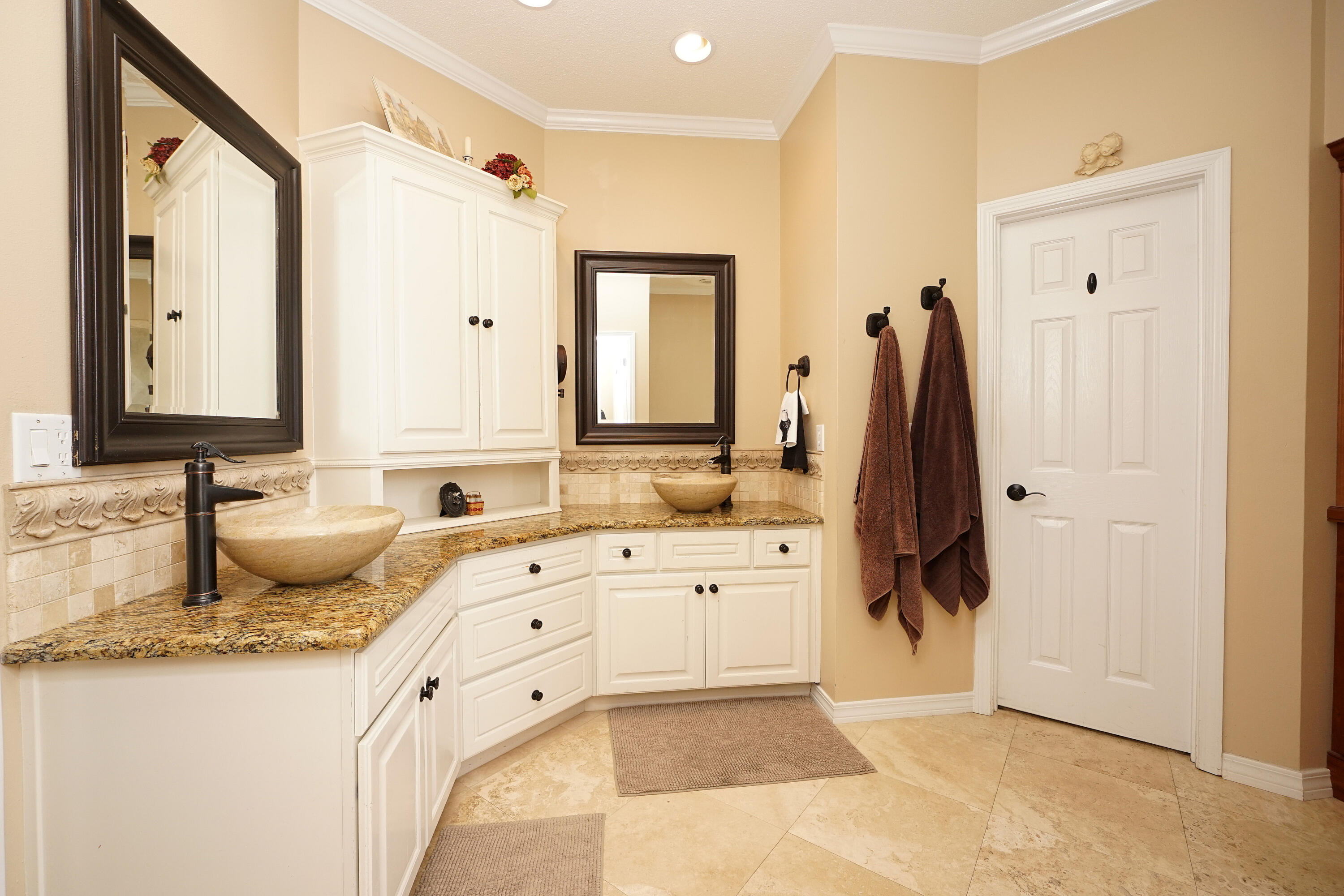 941 Ruckel Drive Niceville, FL 32578 - Photo 35 of 57 a bathroom with a double vanity sink and a mirror