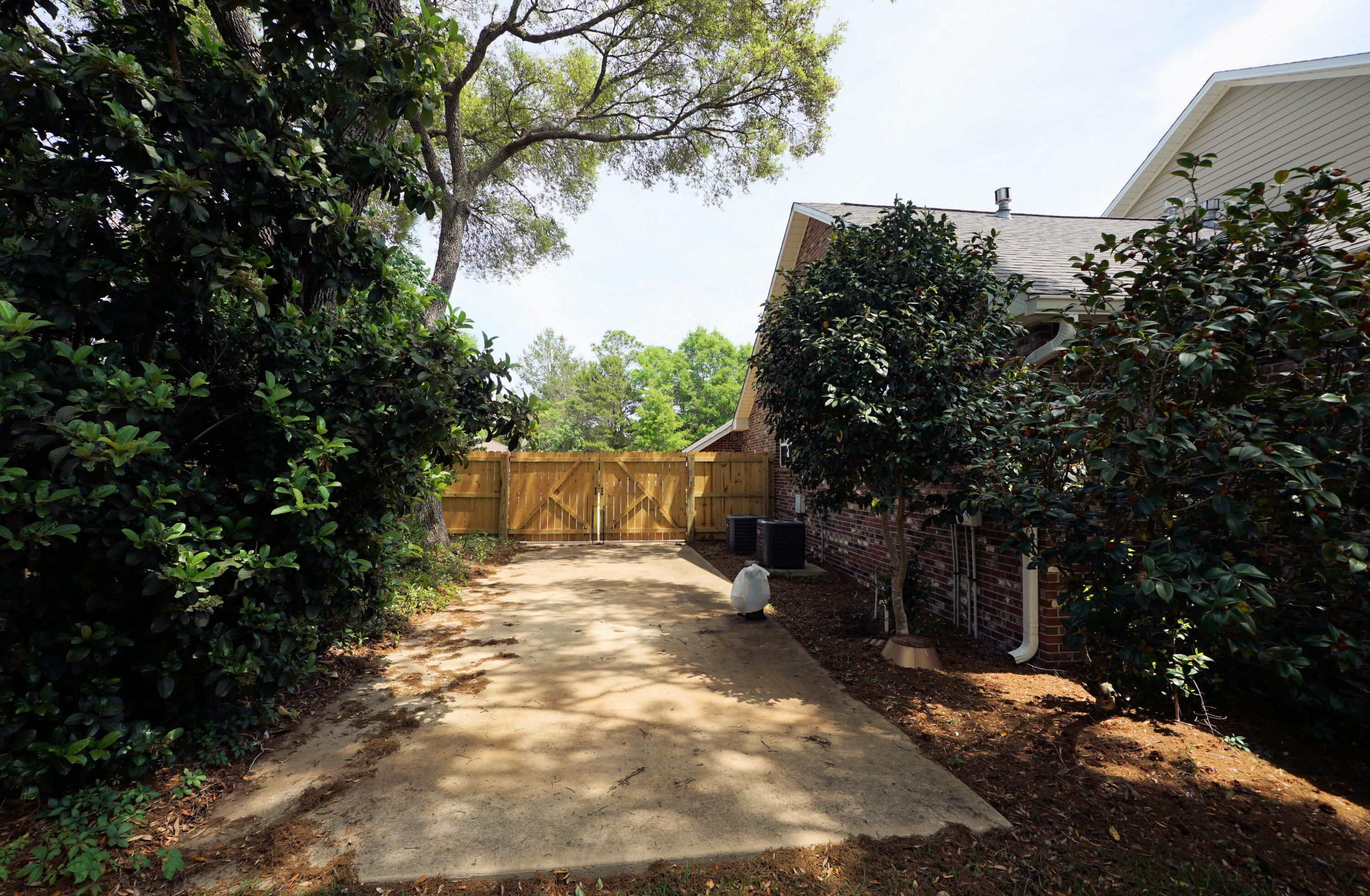 941 Ruckel Drive Niceville, FL 32578 - Photo 51 of 57 a view of a pathway with a yard