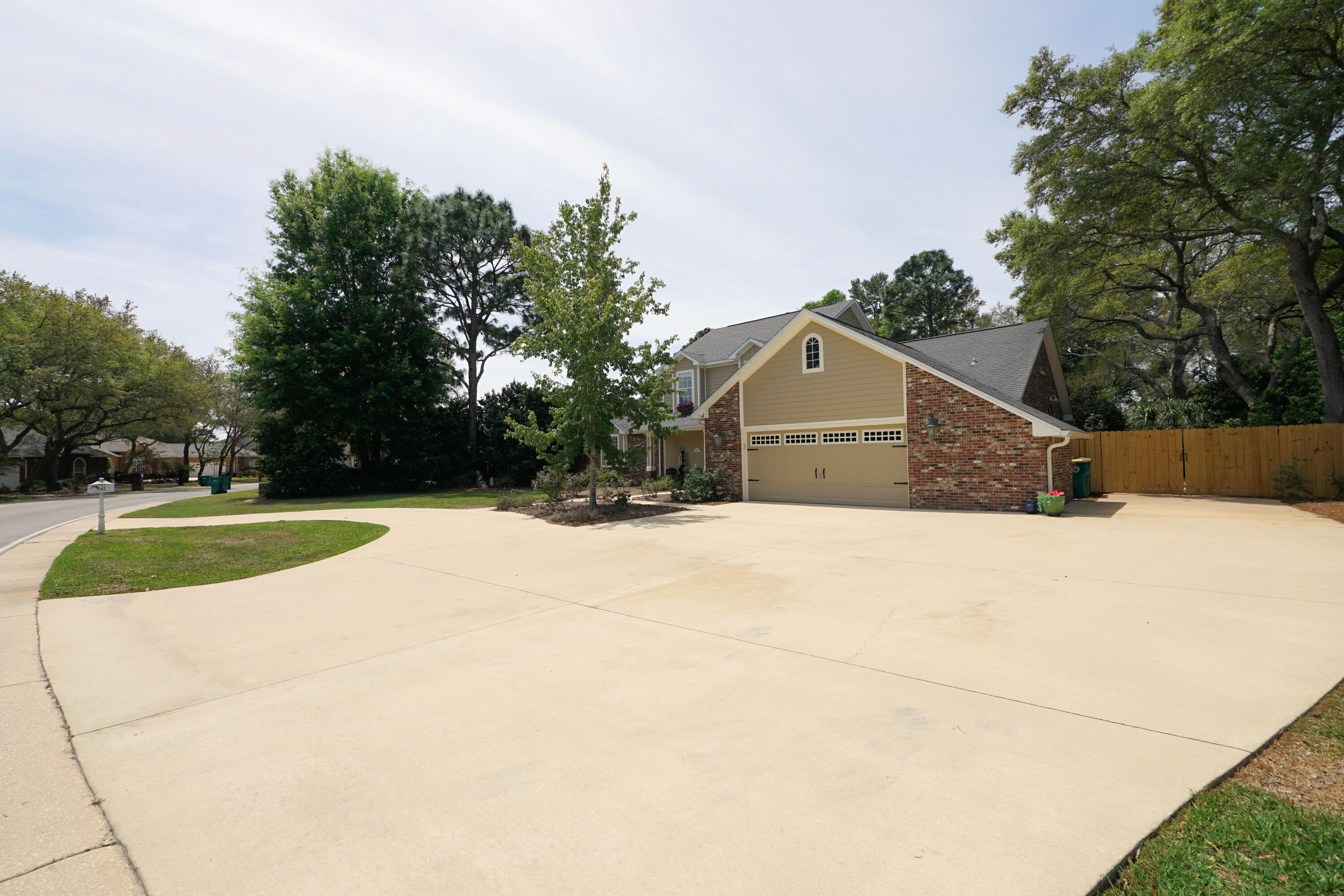 941 Ruckel Drive Niceville, FL 32578 - Photo 8 of 57 941RuckelFrt3