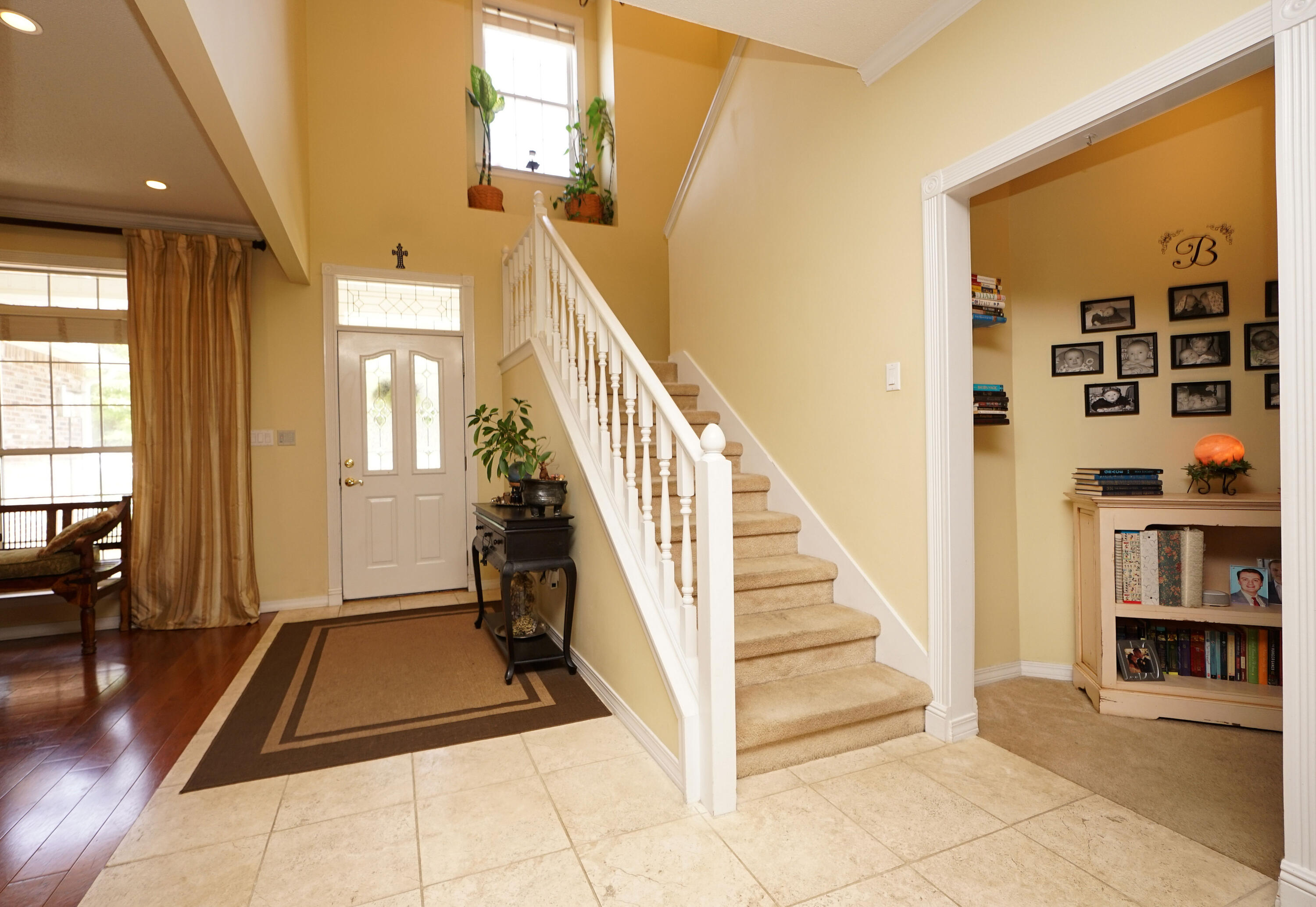 941 Ruckel Drive Niceville, FL 32578 - Photo 10 of 57 a view of entryway and hall with dining room