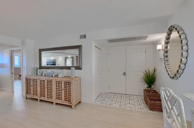 a view of livingroom with furniture
