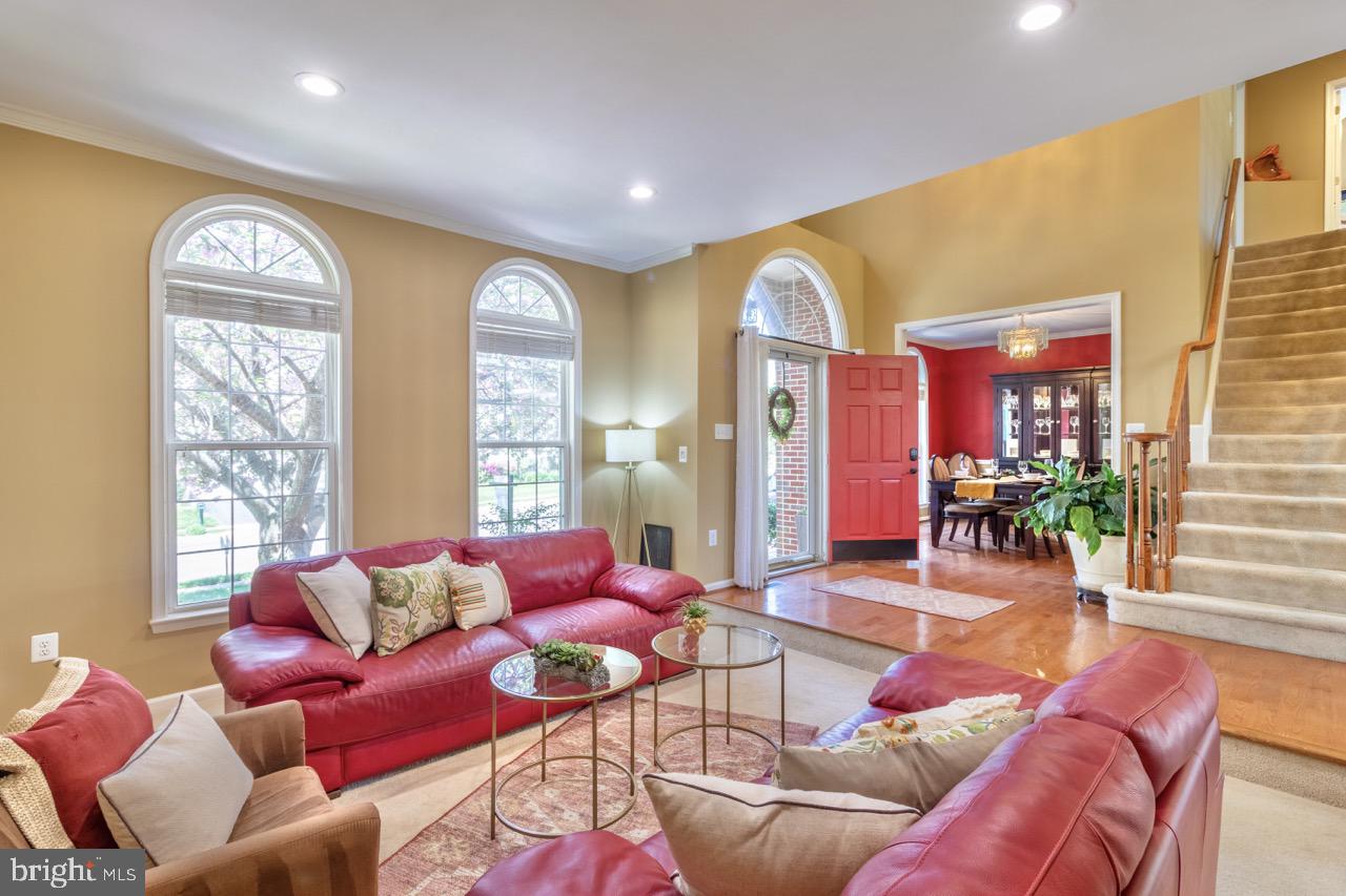 8901 Mountain Ash Drive Springfield, VA 22153 - Photo 30 of 49 Sitting area