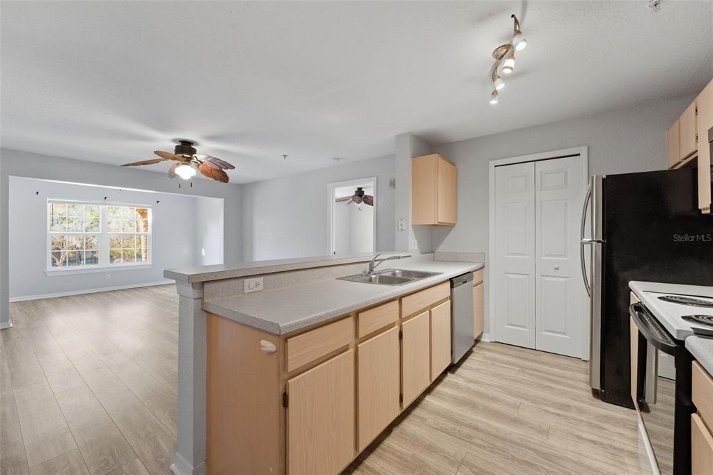 5479 Vineland Road, Unit 9202 Orlando, FL 32811 - Photo 8 of 31 a kitchen with a stove and a wooden floor