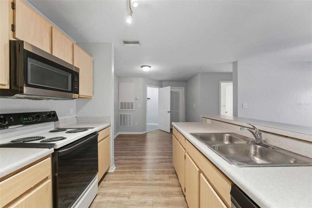 5479 Vineland Road, Unit 9202 Orlando, FL 32811 - Photo 9 of 31 a kitchen that has a sink and a stove