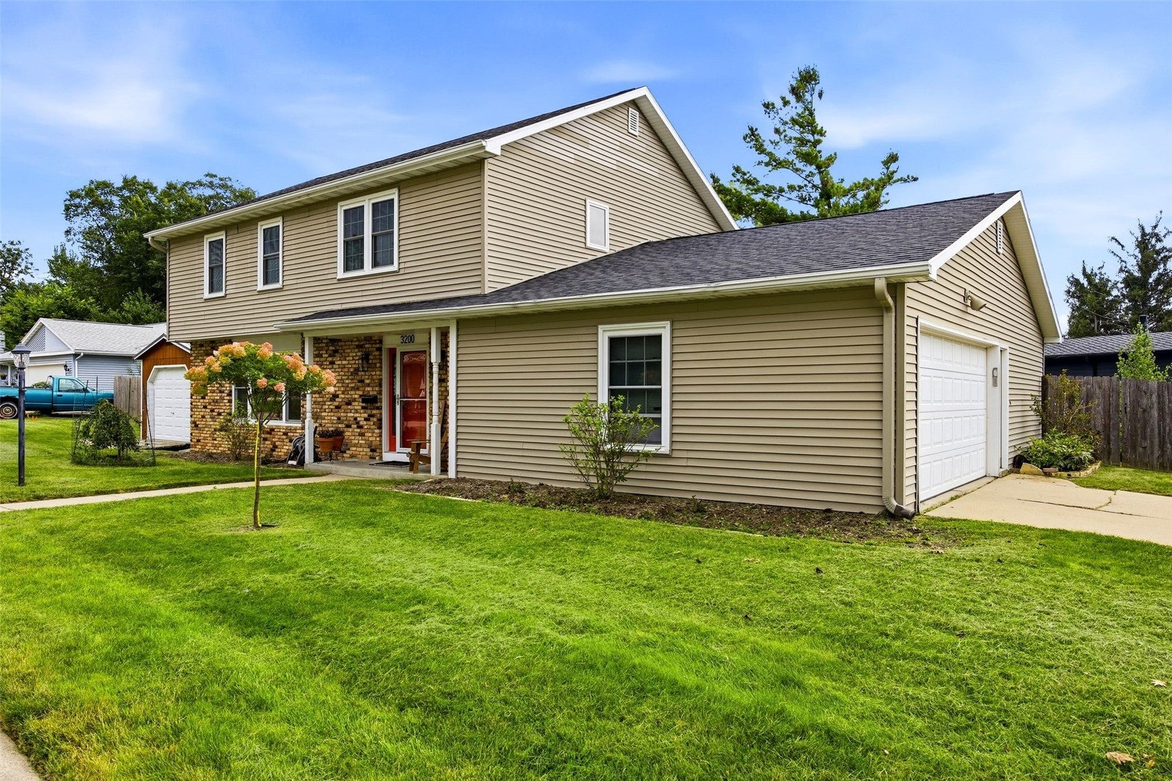 3200 Blue Ridge Drive Northeast Cedar Rapids, IA 52402 - Photo 2 of 29 Gallery Image 2