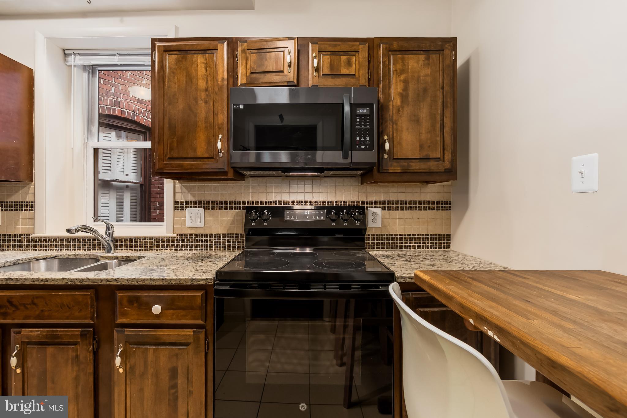 127 11th Street Northeast, Unit C Washington, DC 20002 - Photo 8 of 39 Kitchen