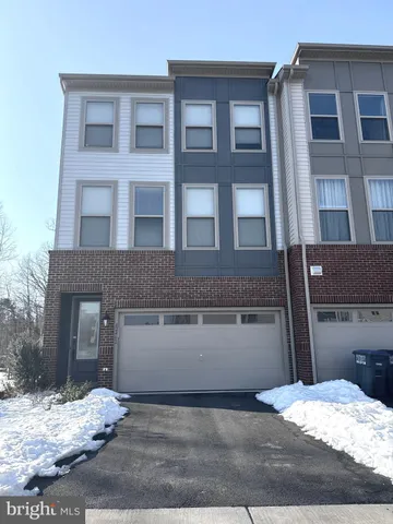 $3,600 | 42462 Dogwood Glen Square, Sterling, VA 20166