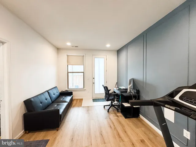 $3,600 | 42462 Dogwood Glen Square, Sterling, VA 20166