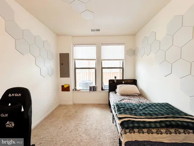 $3,600 | 42462 Dogwood Glen Square, Sterling, VA 20166