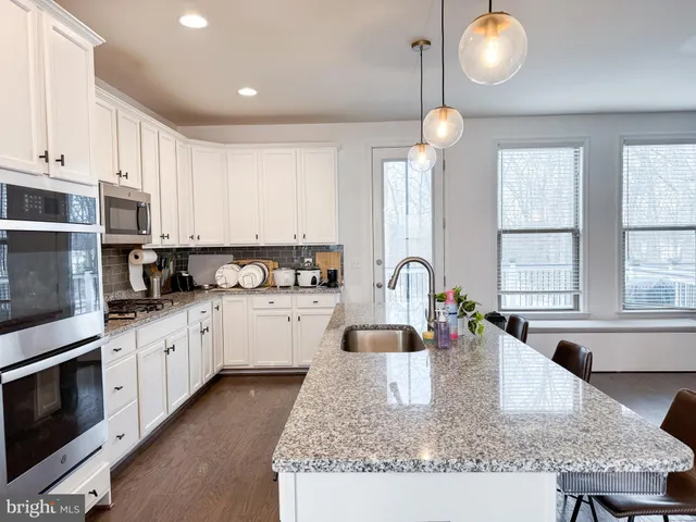 $3,600 | 42462 Dogwood Glen Square, Sterling, VA 20166