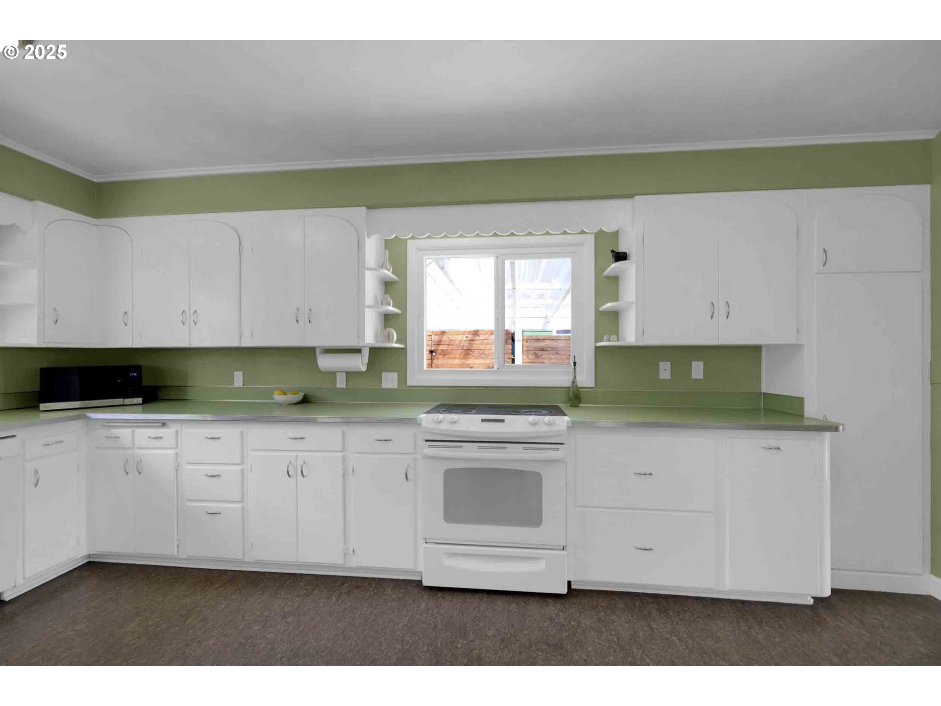 1296 Evergreen Drive Eugene, OR 97404 - Photo 11 of 40