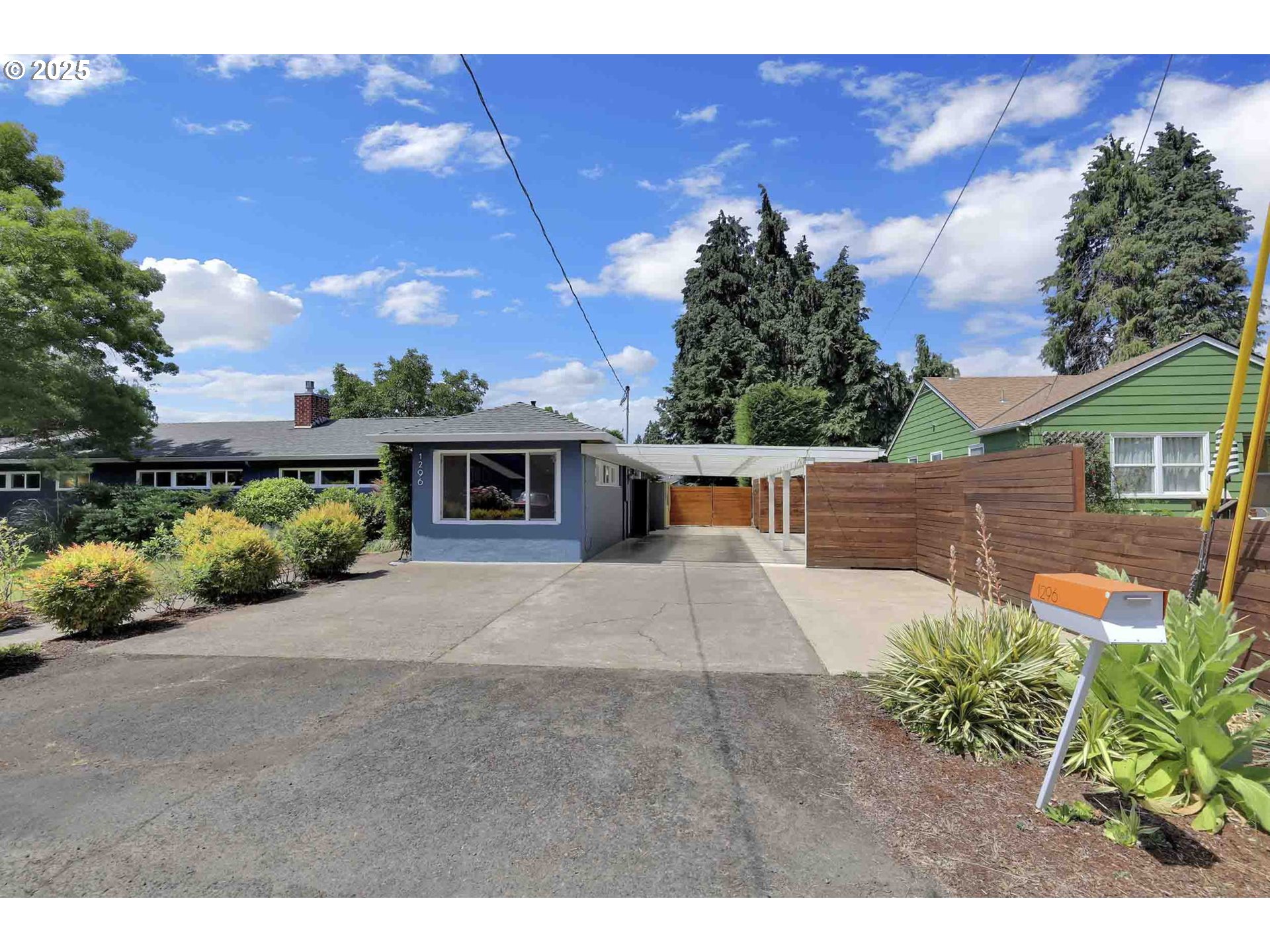 1296 Evergreen Drive Eugene, OR 97404 - Photo 2 of 40