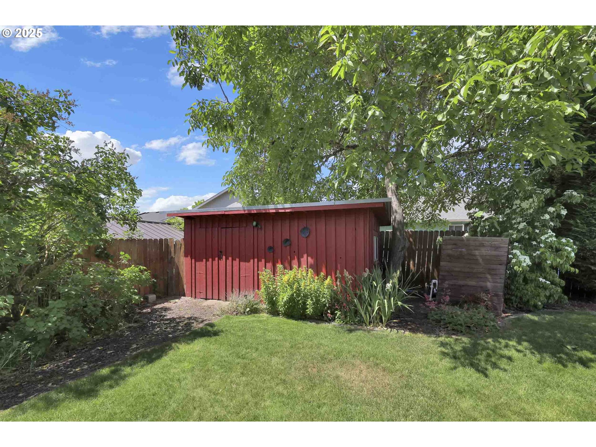 1296 Evergreen Drive Eugene, OR 97404 - Photo 37 of 40