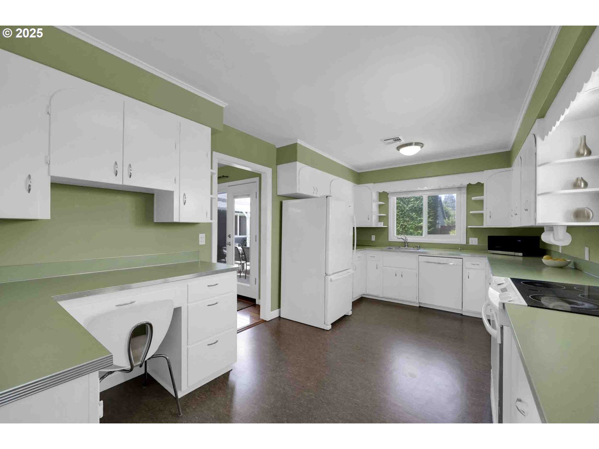 1296 Evergreen Drive Eugene, OR 97404 - Photo 8 of 40