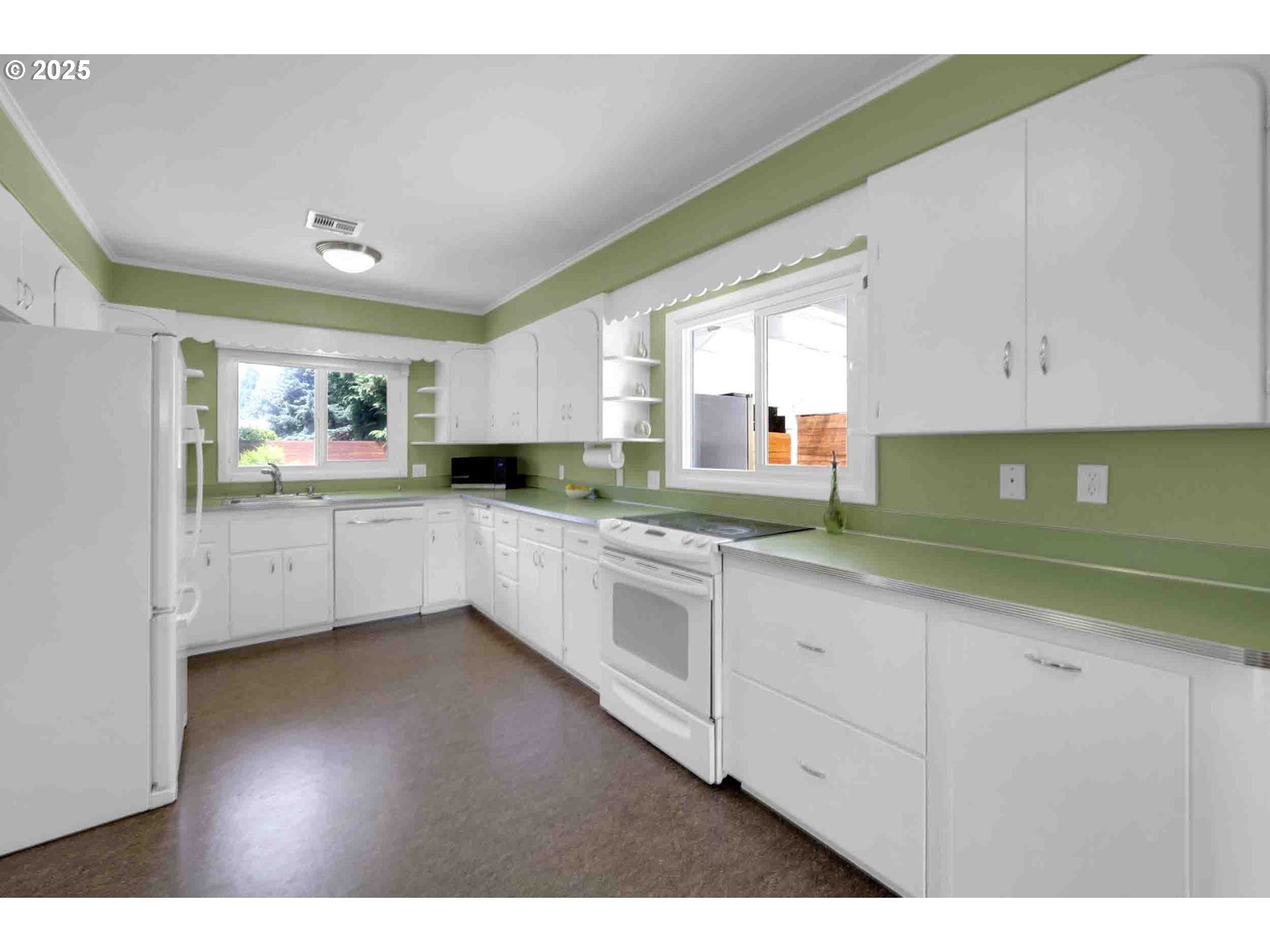 1296 Evergreen Drive Eugene, OR 97404 - Photo 9 of 40