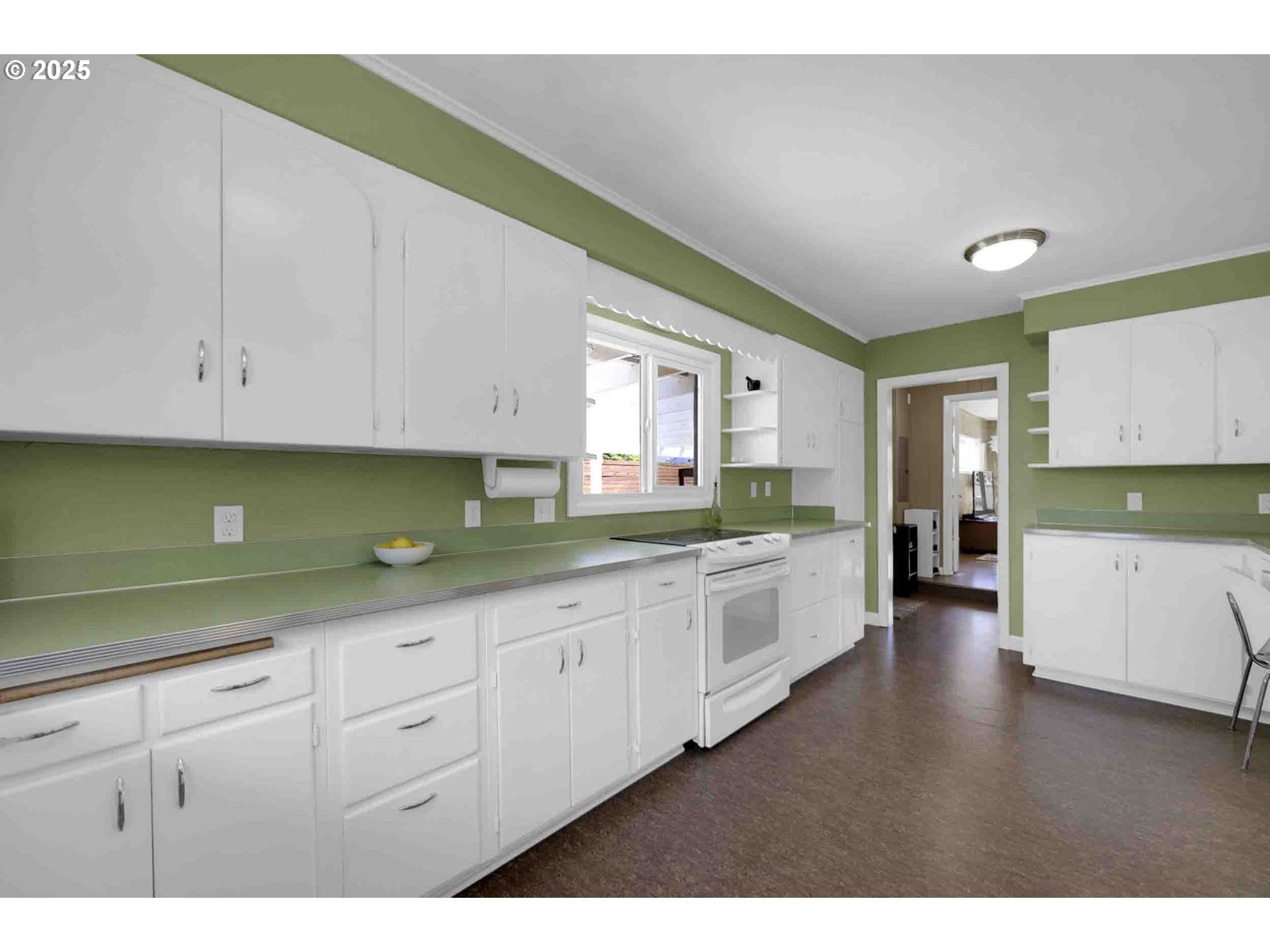 1296 Evergreen Drive Eugene, OR 97404 - Photo 10 of 40