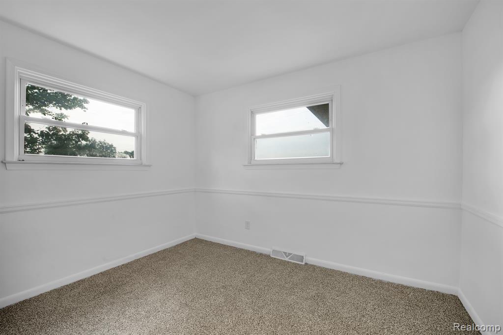 185 Oakville Waltz Road Carleton, MI 48117 - Photo 19 of 33 Gallery Image 19