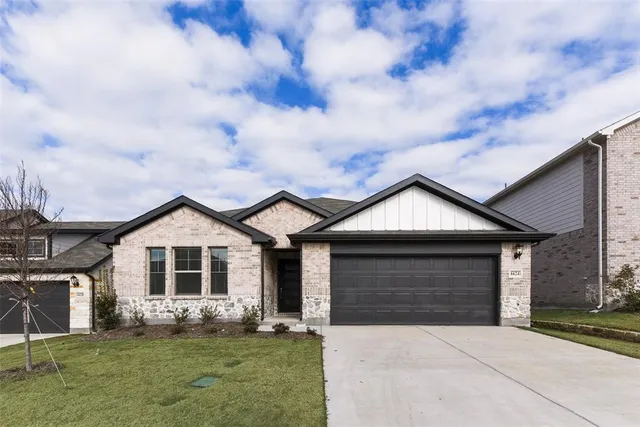 $2,550 | 6624 Vly Lk Lane, Fort Worth, TX 76036