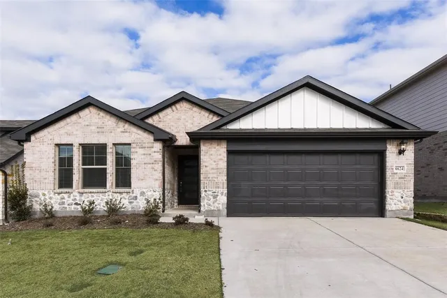 $2,550 | 6624 Vly Lk Lane, Fort Worth, TX 76036