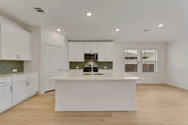 $2,550 | 6624 Vly Lk Lane, Fort Worth, TX 76036