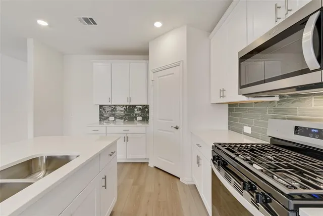 $2,550 | 6624 Vly Lk Lane, Fort Worth, TX 76036