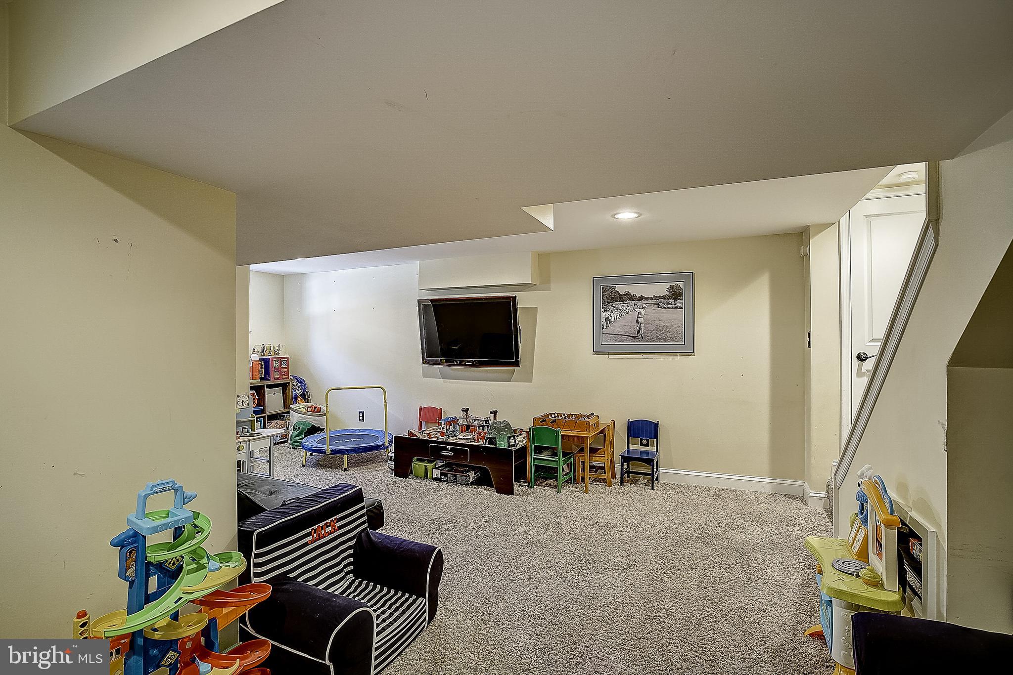 406 Crest Road Oreland, PA 19075 - Photo 31 of 36 Gallery Image 31