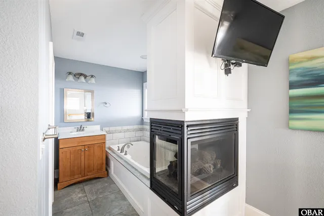 $3,999,000 | 991 Lighthouse Drive, Corolla, NC 27927