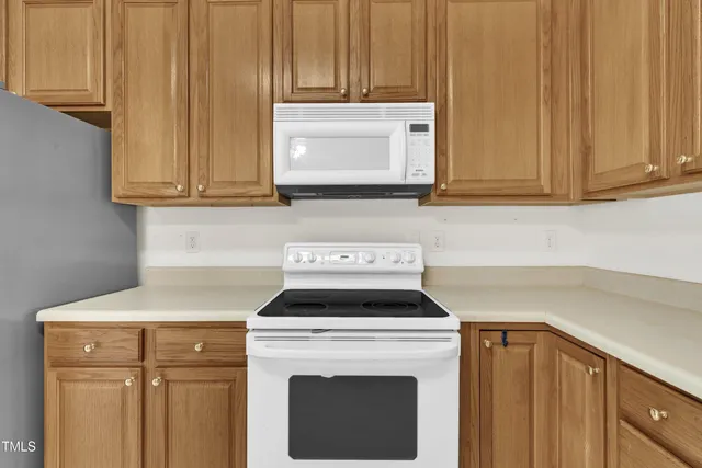 $275,000 | 220 Grand Pointe Drive, Garner, NC 27529