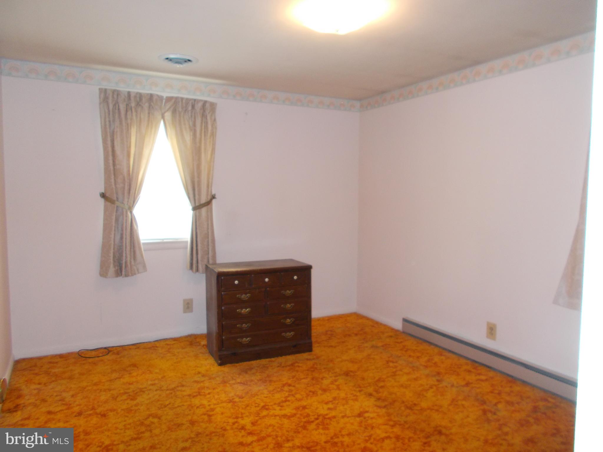 37 Nottingham Road Hagerstown, MD 21740 - Photo 17 of 22 Second bedroom