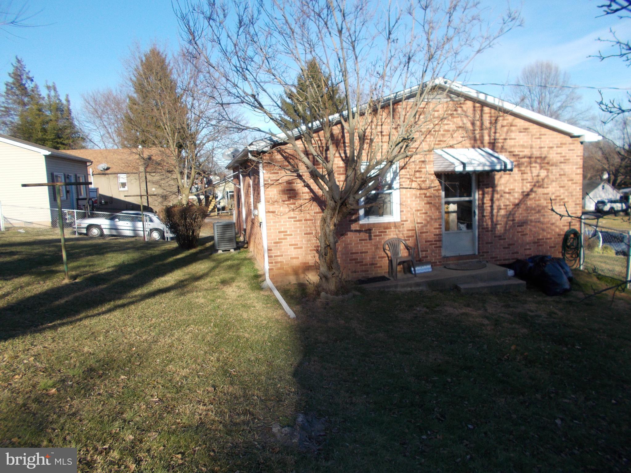 37 Nottingham Road Hagerstown, MD 21740 - Photo 4 of 22 Back and side