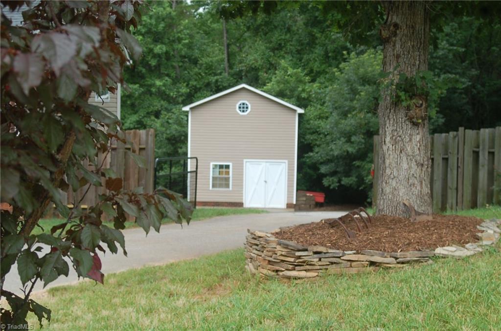 2993 Dillon Road Jamestown, NC 27282 - Photo 2 of 25 Gallery Image 2