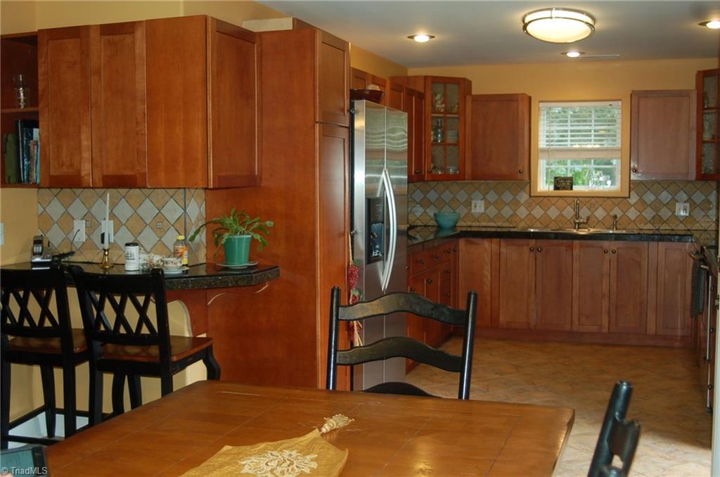 2993 Dillon Road Jamestown, NC 27282 - Photo 6 of 25 Gallery Image 6