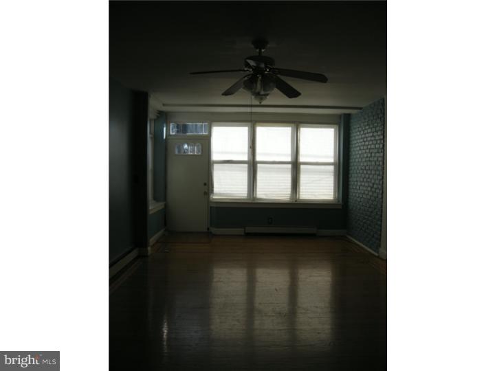 7550 Verree Road Philadelphia, PA 19111 - Photo 5 of 25 Living Room