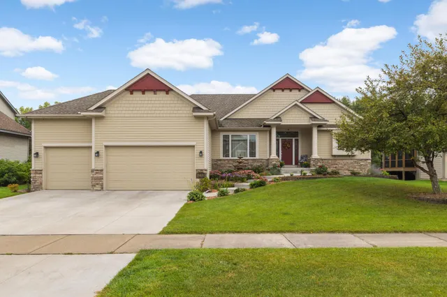 $715,000 | 18481 98th Place North, Maple Grove, MN 55311