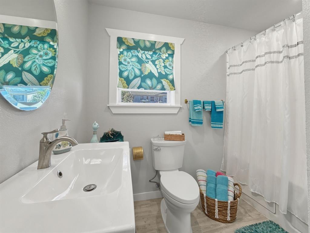 625 East Whitney Street Hamilton, TX 76531 - Photo 17 of 36 a bathroom with a sink and a toilet