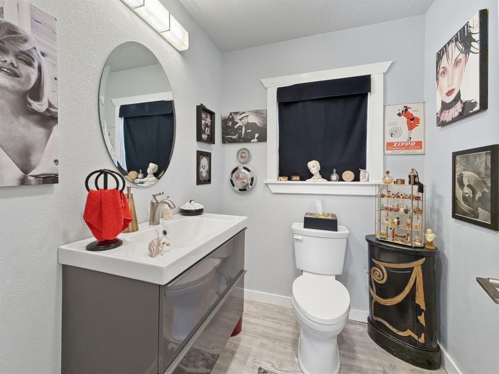 625 East Whitney Street Hamilton, TX 76531 - Photo 21 of 36 a bathroom with a toilet sink and mirror