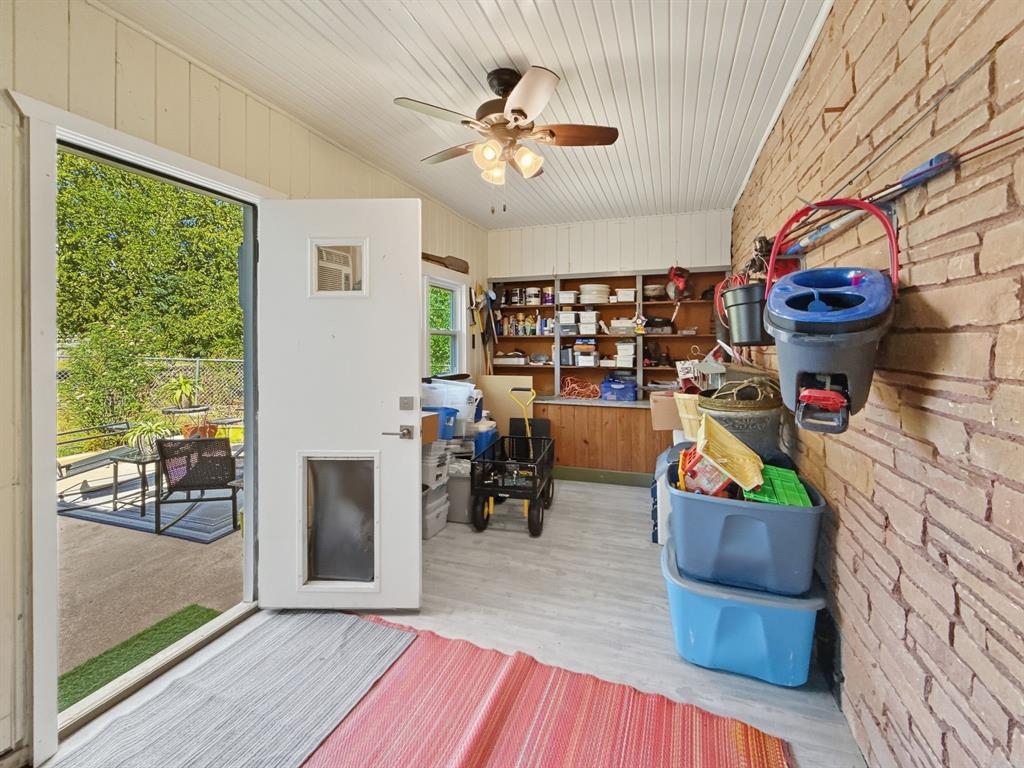 625 East Whitney Street Hamilton, TX 76531 - Photo 22 of 36 a living room with furniture and a wooden floor