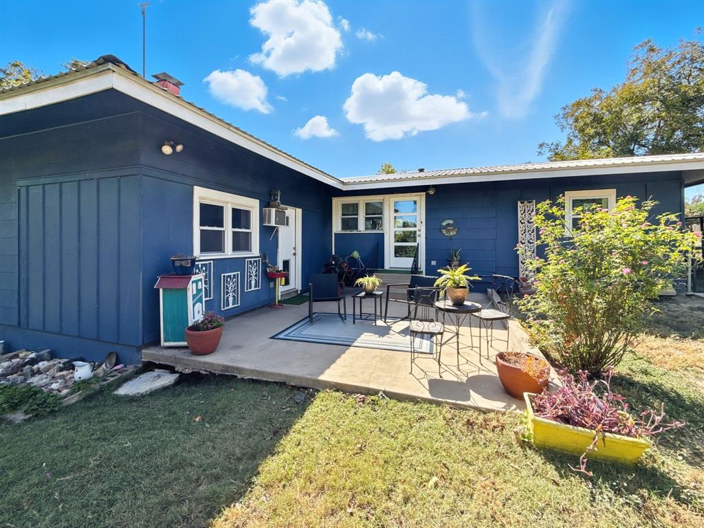 625 East Whitney Street Hamilton, TX 76531 - Photo 23 of 36 a view of a house with backyard and sitting area
