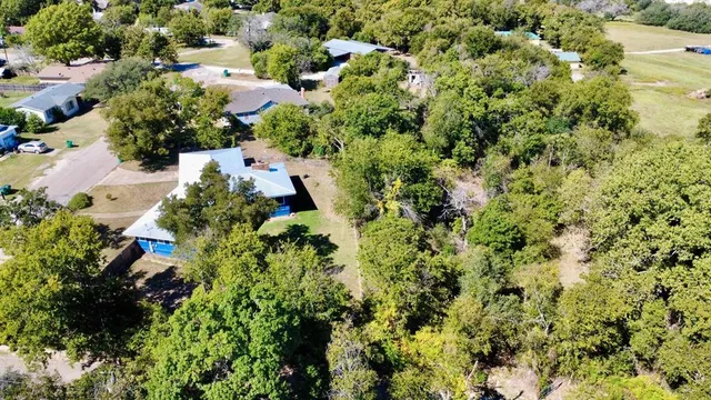 a black and white photo of a room