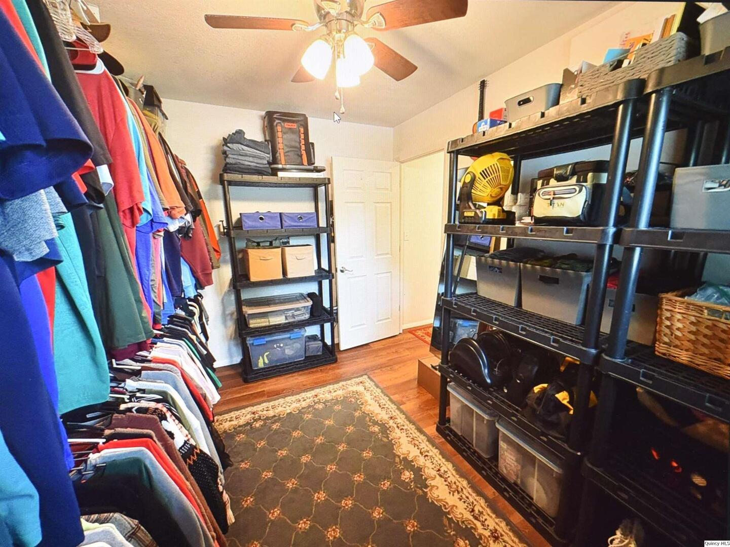 2319 Waters Court Quincy, IL 62301 - Photo 15 of 17 a view of an entryway