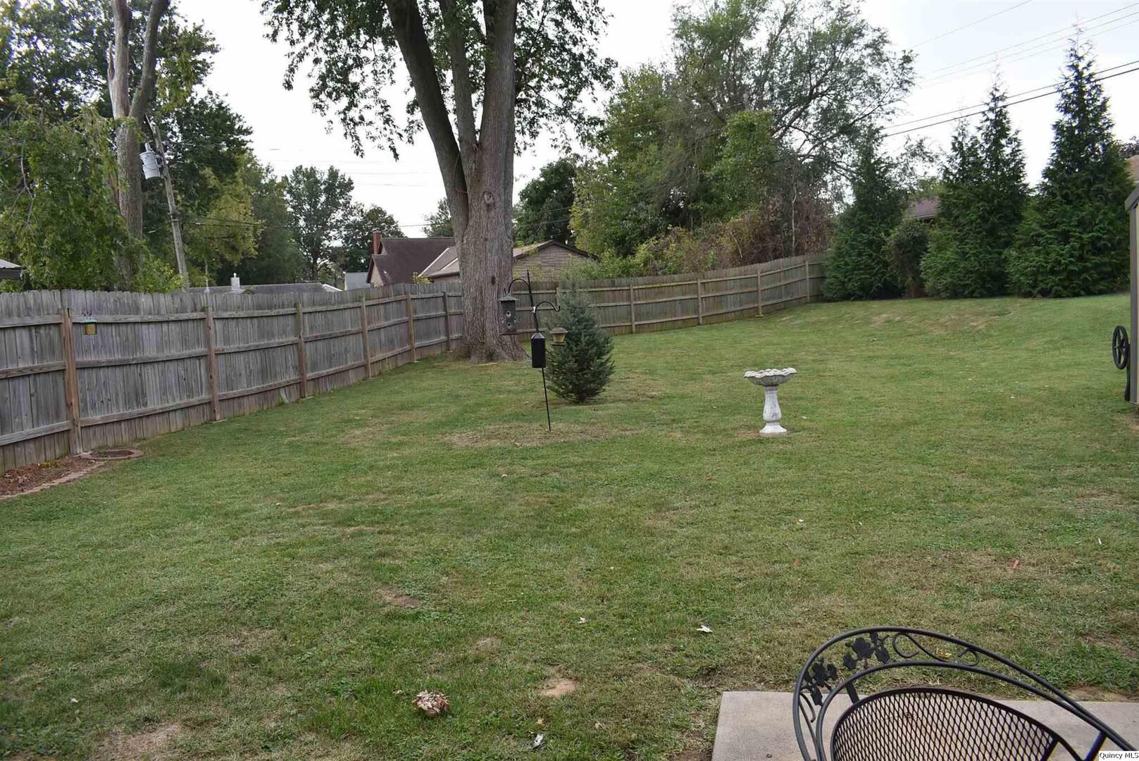 2319 Waters Court Quincy, IL 62301 - Photo 3 of 17 a view of a garden with wooden fence