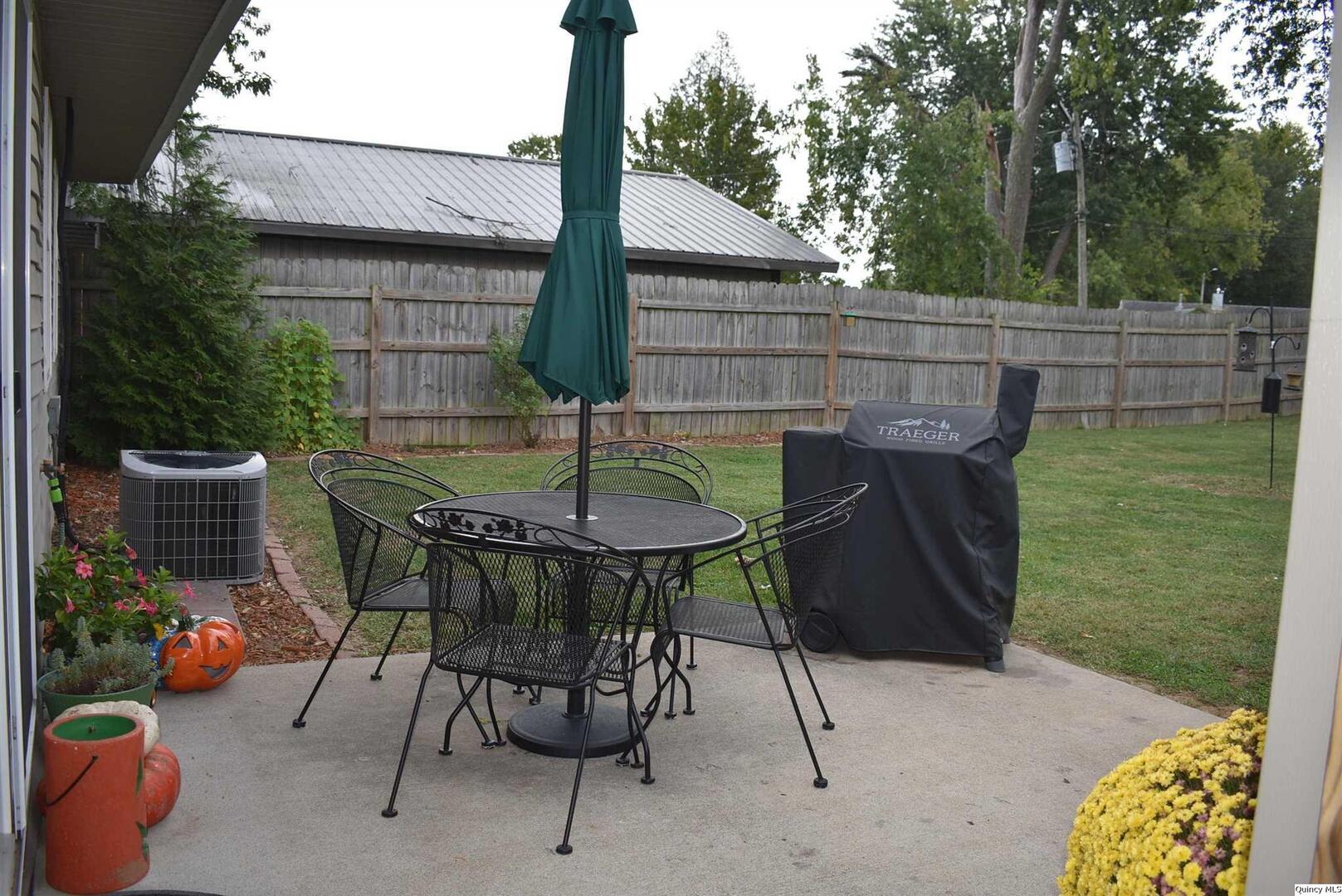 2319 Waters Court Quincy, IL 62301 - Photo 5 of 17 a table and chairs in the patio